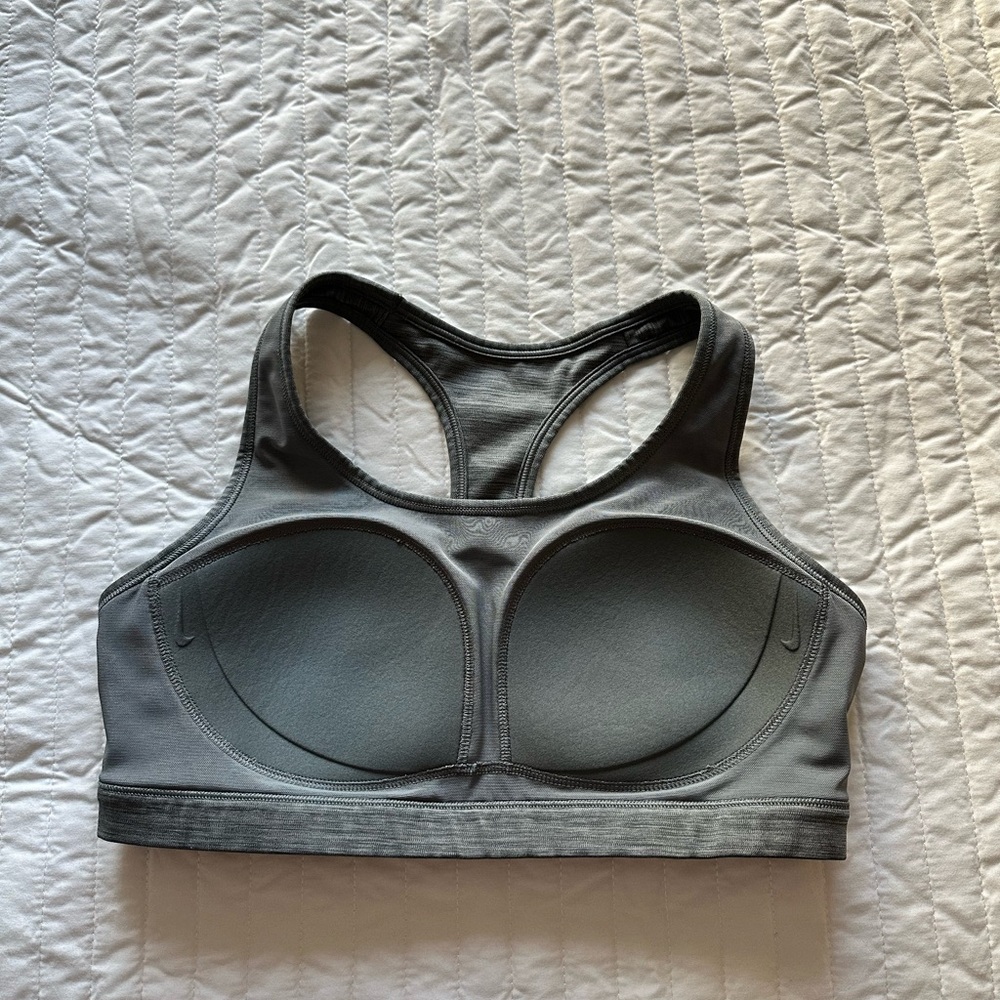 Nike Gray Racerback Padded Sports Bra Size Medium - Picture 3 of 4